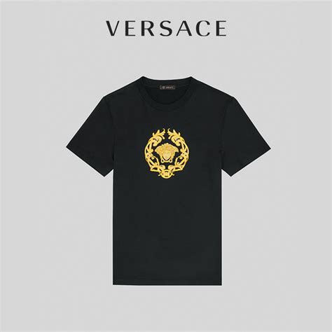 Купить мужскую футболку Versace (Версаче) в интернет .